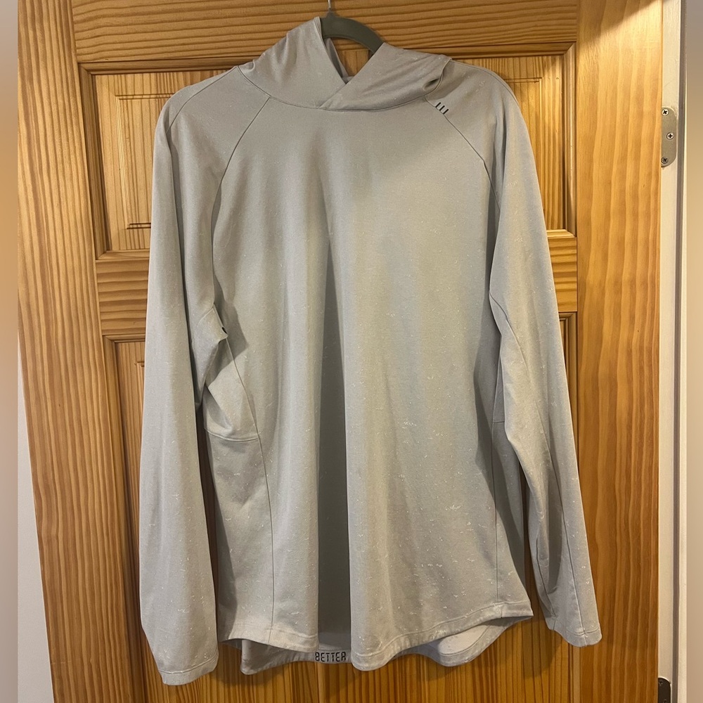 Men’s Lululemon long sleeve pullover with hood